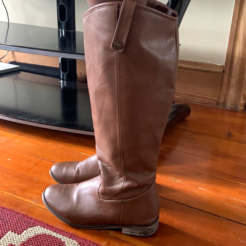 Brechelle’s knee high boots.